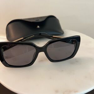 Chic Black Sunglasses